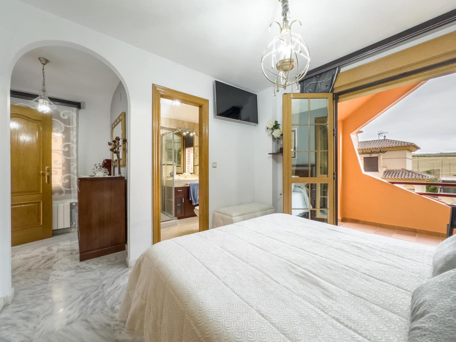 4 sypialnia Dom blizniak na sprzedaż w Las Gabias z basenem garażem - 384 900 € (Ref: 9814456)