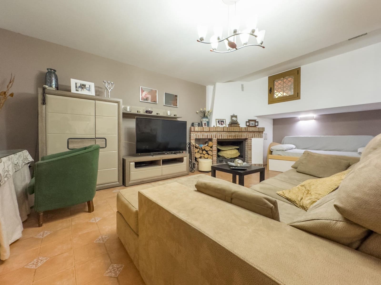 4 sypialnia Dom blizniak na sprzedaż w Las Gabias z basenem garażem - 384 900 € (Ref: 9814456)