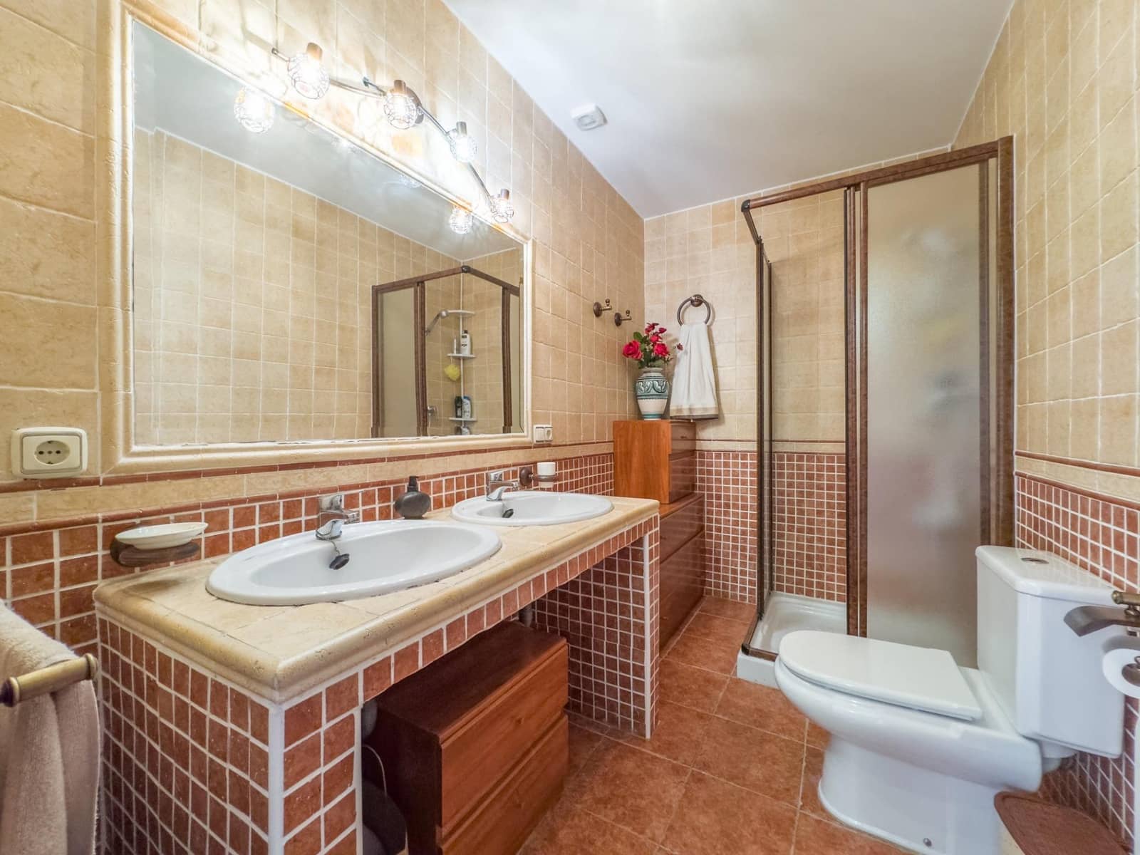4 sypialnia Dom blizniak na sprzedaż w Las Gabias z basenem garażem - 384 900 € (Ref: 9814456)
