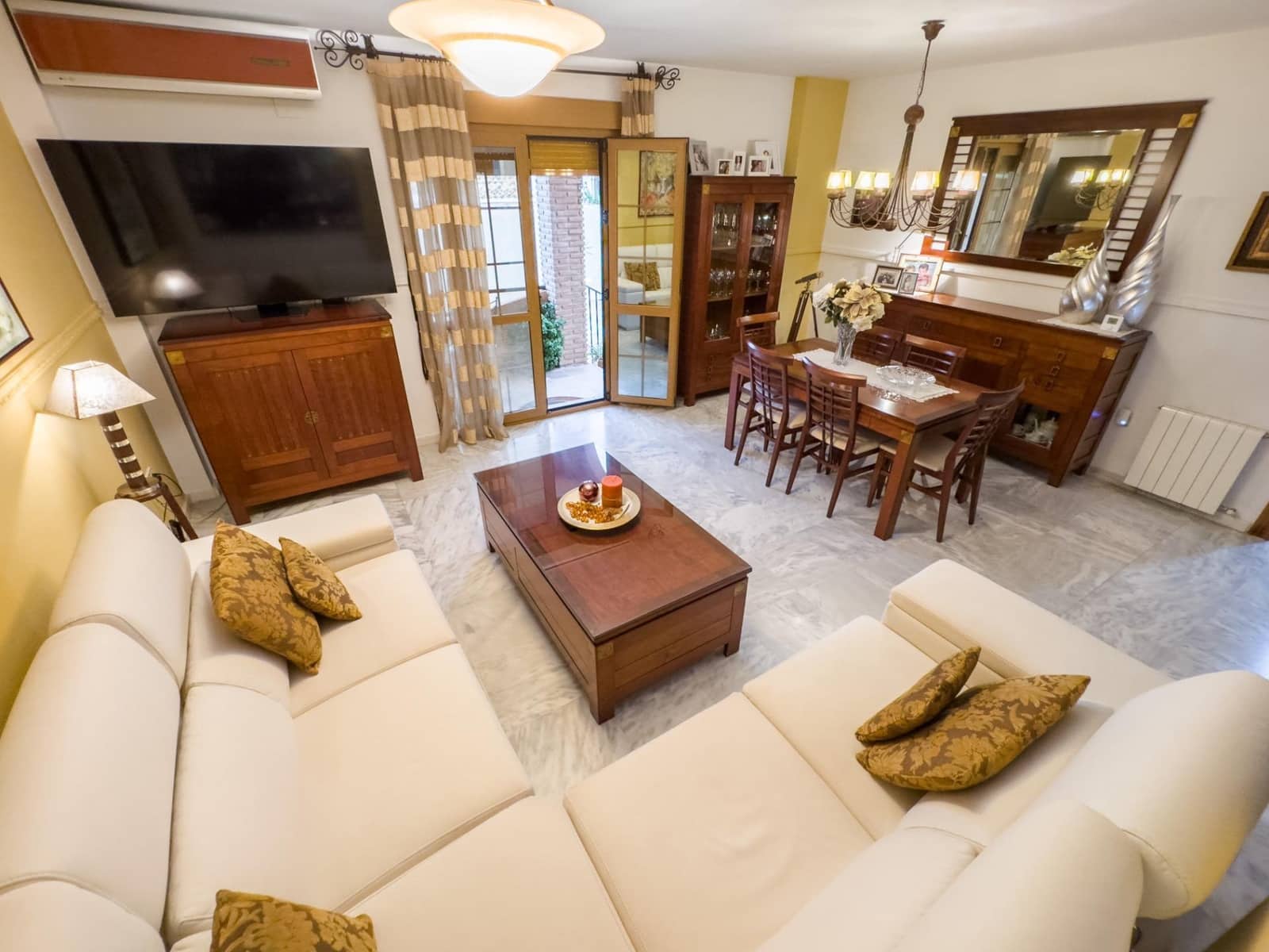 4 sypialnia Dom blizniak na sprzedaż w Las Gabias z basenem garażem - 384 900 € (Ref: 9814456)