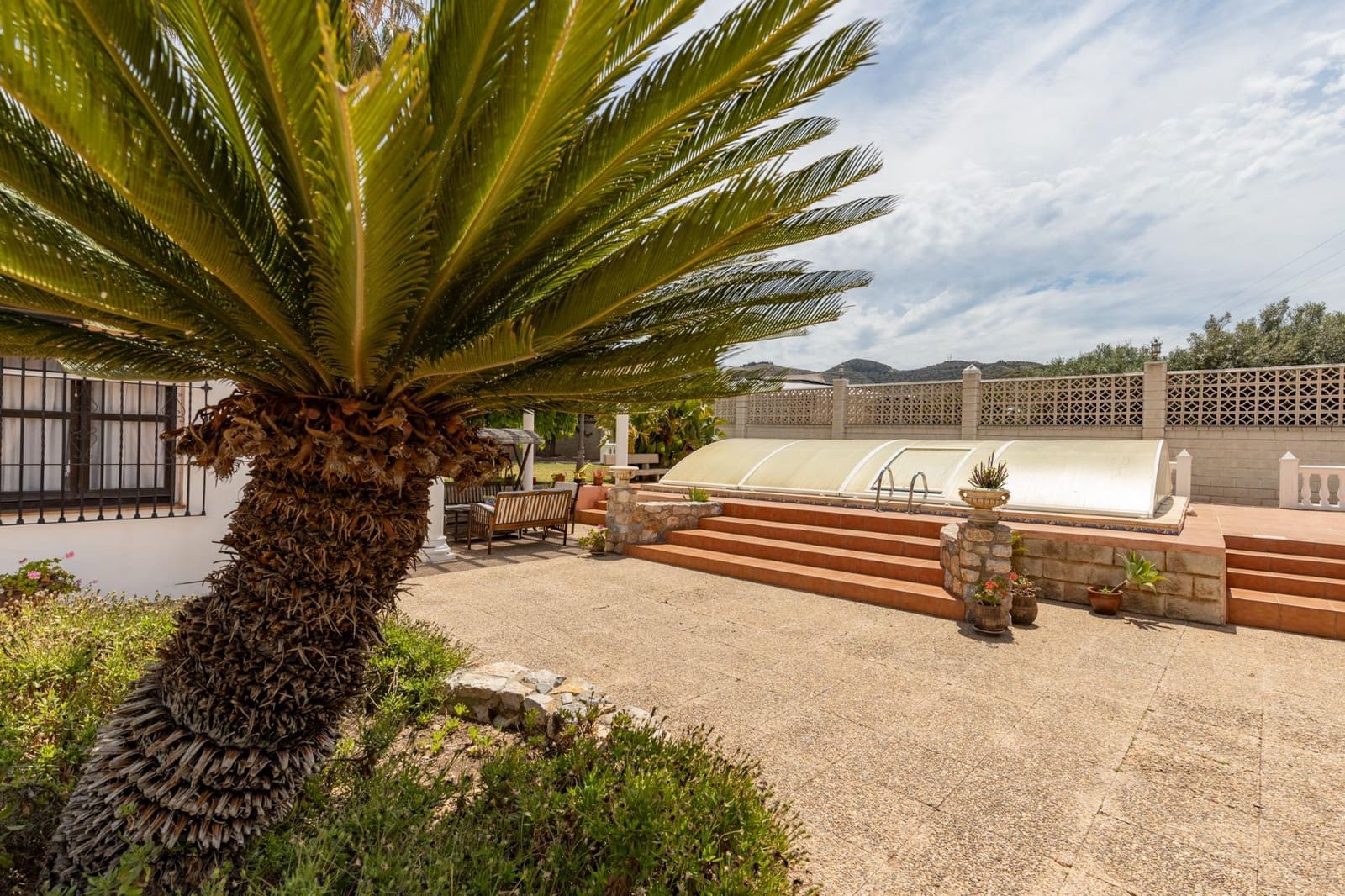4 bedroom Villa for sale in Motril with pool garage - € 595,000 (Ref: 9814457)
