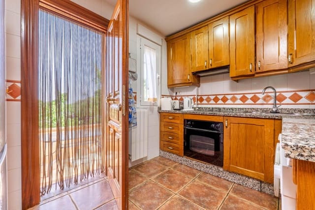 3 Zimmer Villa zu verkaufen in La Zubia mit Pool Garage - 350.000 € (Ref: 9814458)