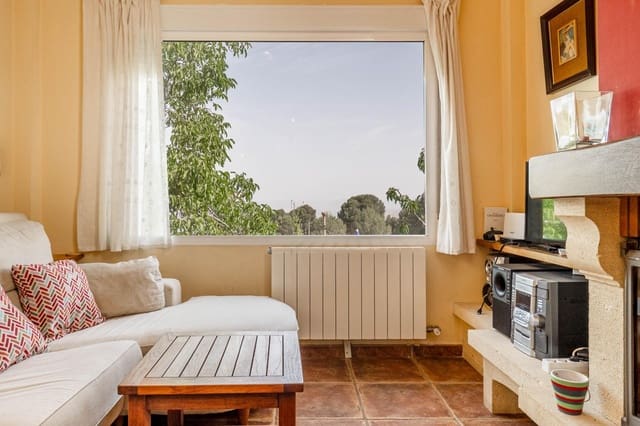 3 Zimmer Villa zu verkaufen in La Zubia mit Pool Garage - 350.000 € (Ref: 9814458)