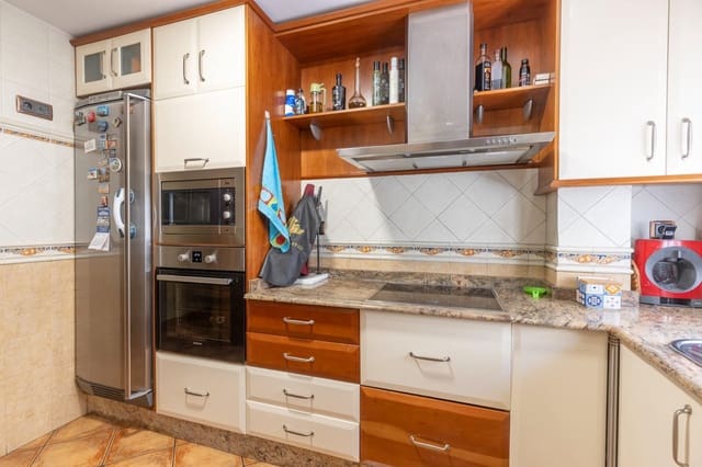 5 sovrum Hus till salu i Granada stad med garage - 360 000 € (Ref: 9814461)