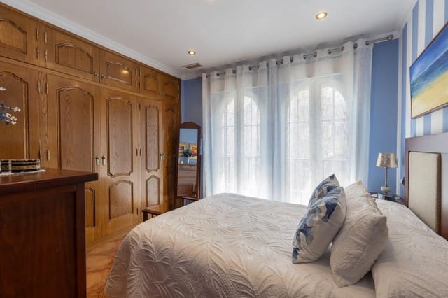 5 sovrum Hus till salu i Granada stad med garage - 360 000 € (Ref: 9814461)
