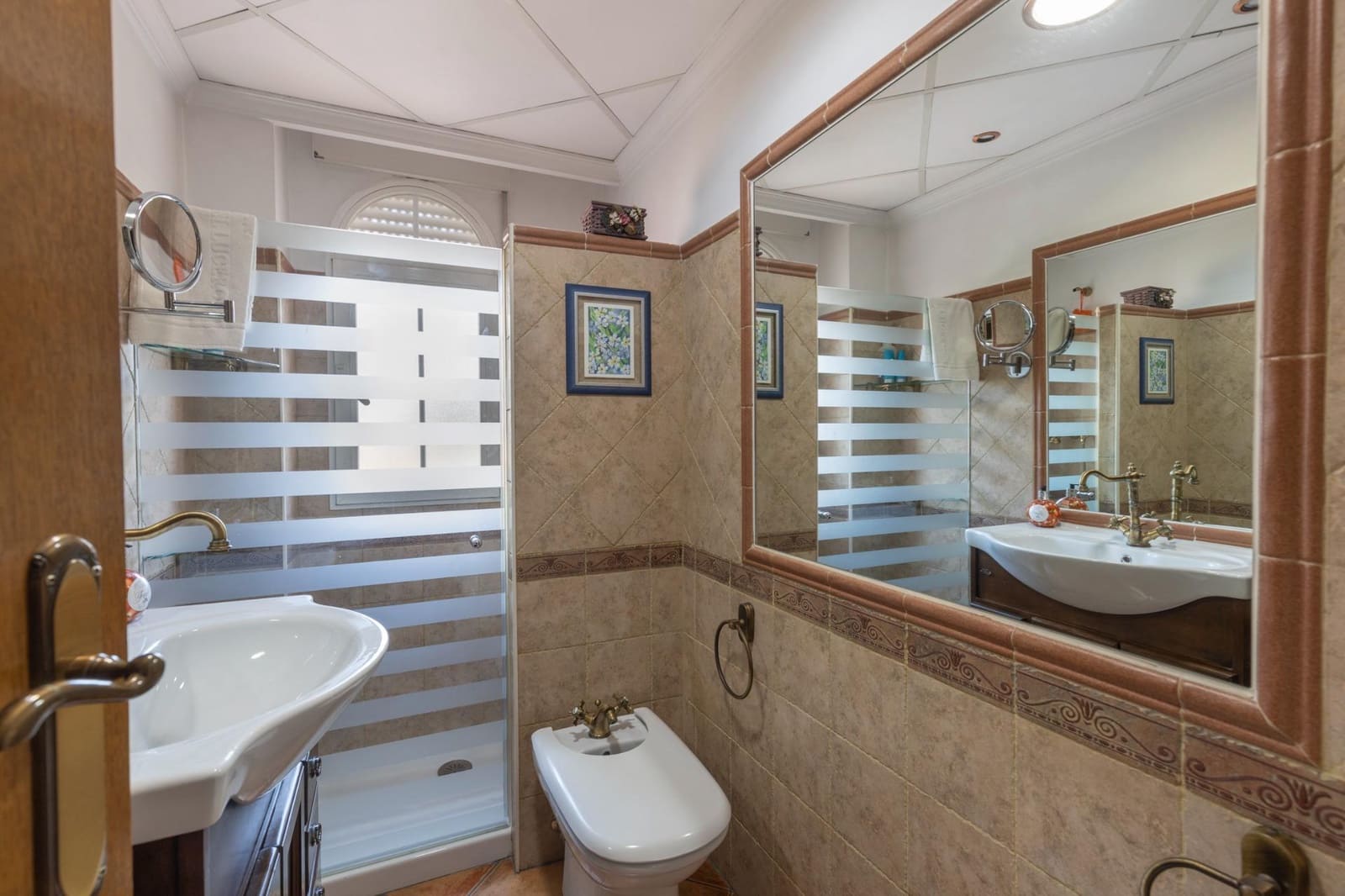 5 sovrum Hus till salu i Granada stad med garage - 360 000 € (Ref: 9814461)