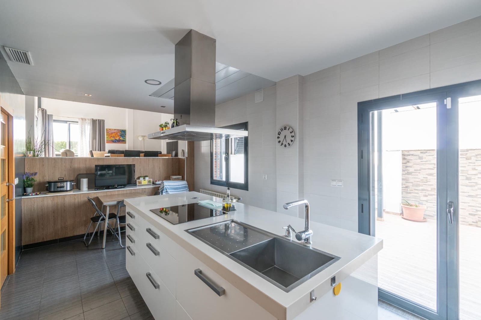 4 bedroom Villa for sale in Alhendin with pool garage - € 439,000 (Ref: 9814462)