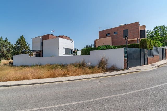 Chalet de 4 habitaciones en Alhendín en venta con piscina garaje - 439.000 € (Ref: 9814462)