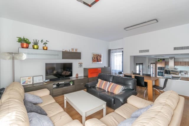 Chalet de 4 habitaciones en Alhendín en venta con piscina garaje - 439.000 € (Ref: 9814462)
