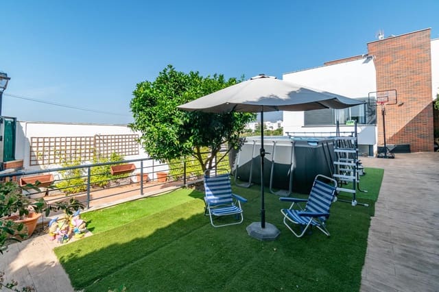 Chalet de 4 habitaciones en Alhendín en venta con piscina garaje - 439.000 € (Ref: 9814462)