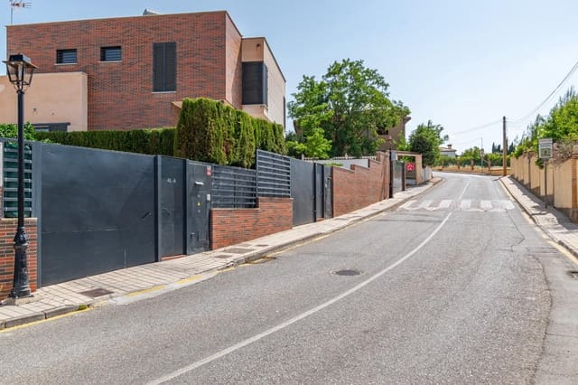 Chalet de 4 habitaciones en Alhendín en venta con piscina garaje - 439.000 € (Ref: 9814462)