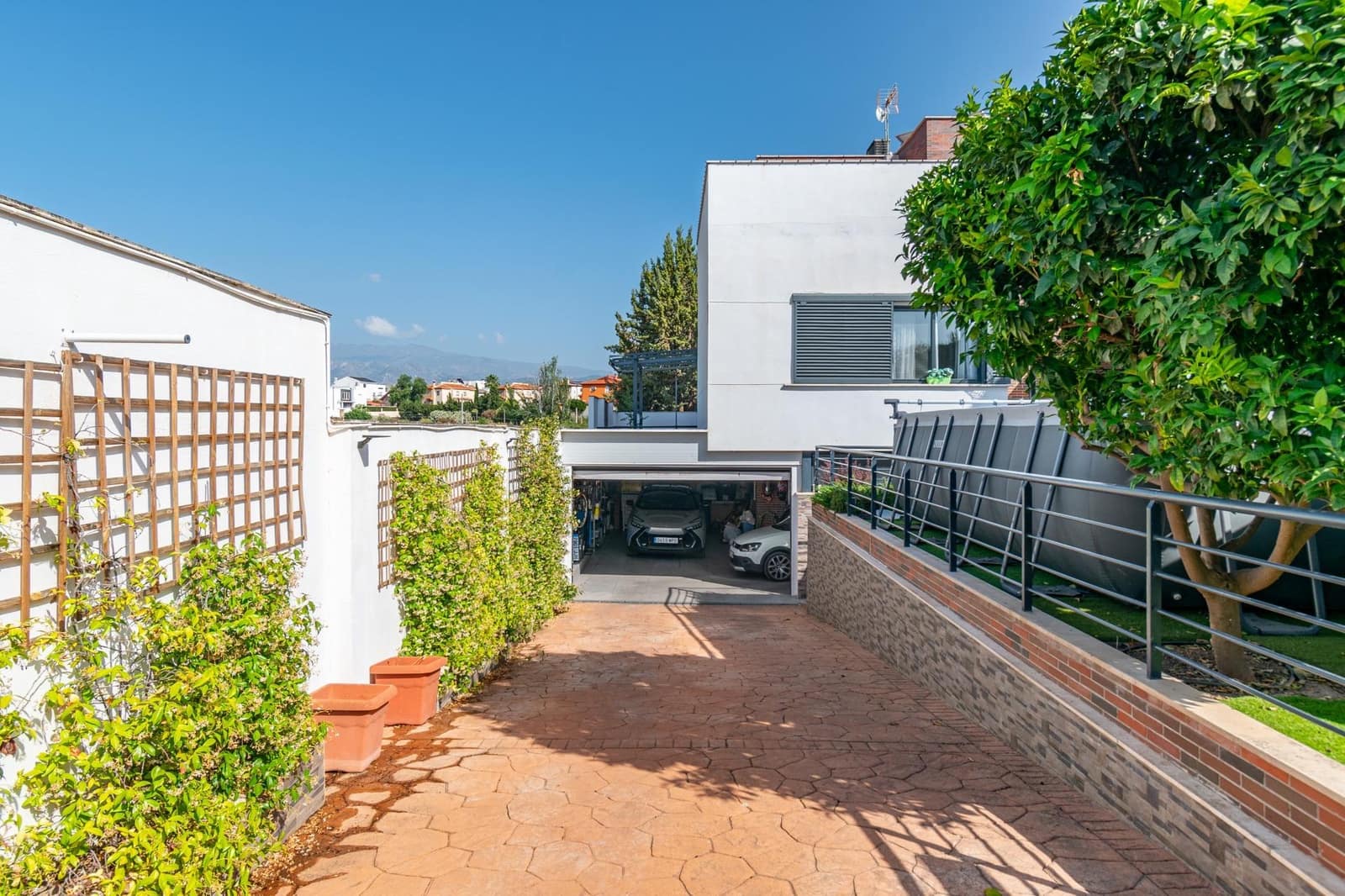 4 bedroom Villa for sale in Alhendin with pool garage - € 439,000 (Ref: 9814462)