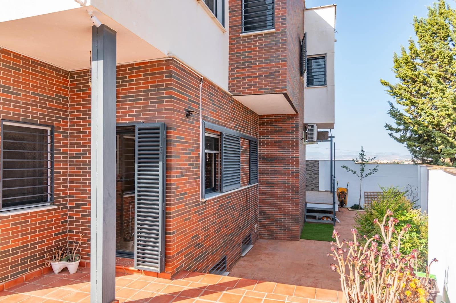 4 bedroom Villa for sale in Alhendin with pool garage - € 439,000 (Ref: 9814462)