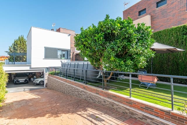 Chalet de 4 habitaciones en Alhendín en venta con piscina garaje - 439.000 € (Ref: 9814462)