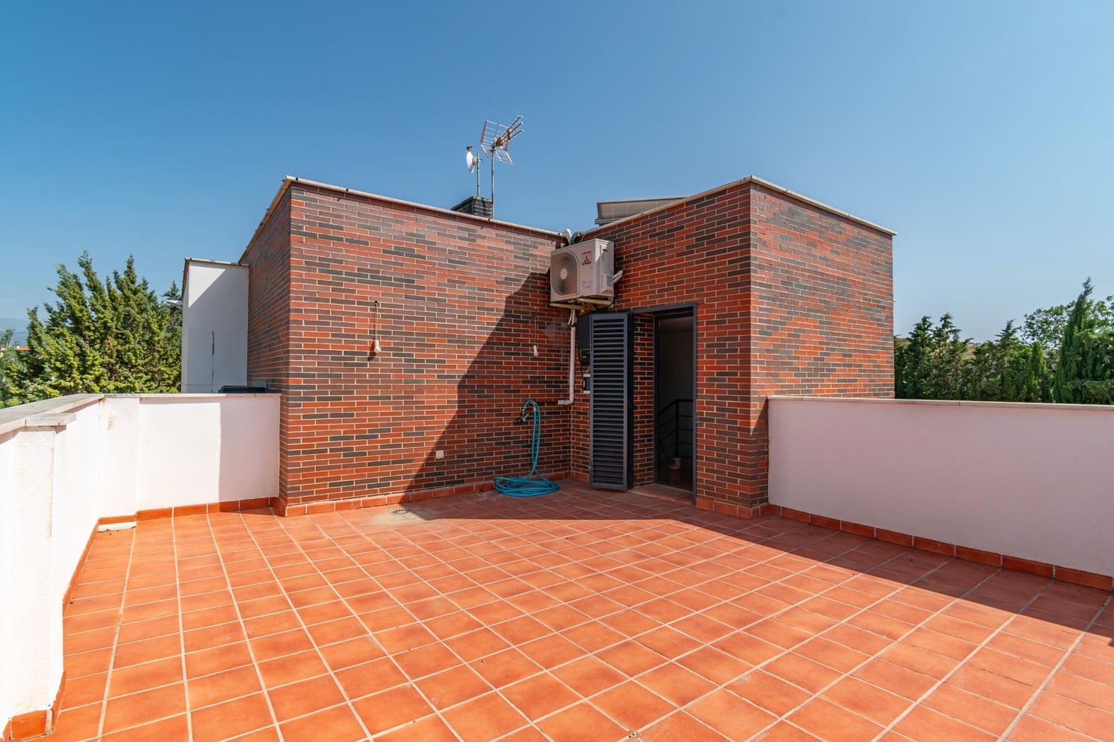 4 bedroom Villa for sale in Alhendin with pool garage - € 439,000 (Ref: 9814462)