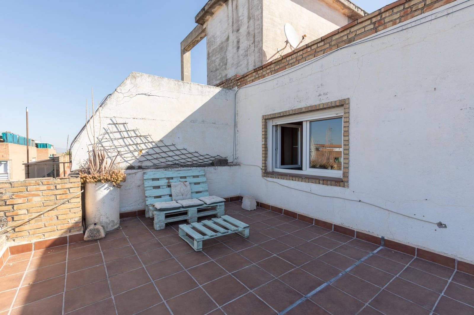 Ático de 4 habitaciones en Granada ciudad en alquiler - 1.200 € (Ref: 9814464)