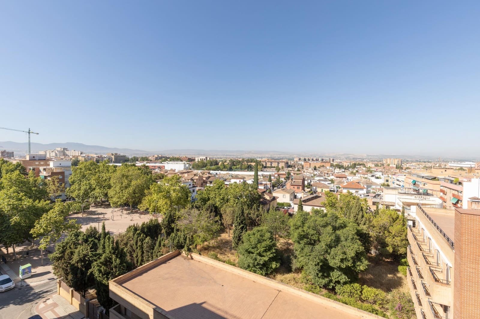 Ático de 4 habitaciones en Granada ciudad en alquiler - 1.200 € (Ref: 9814464)