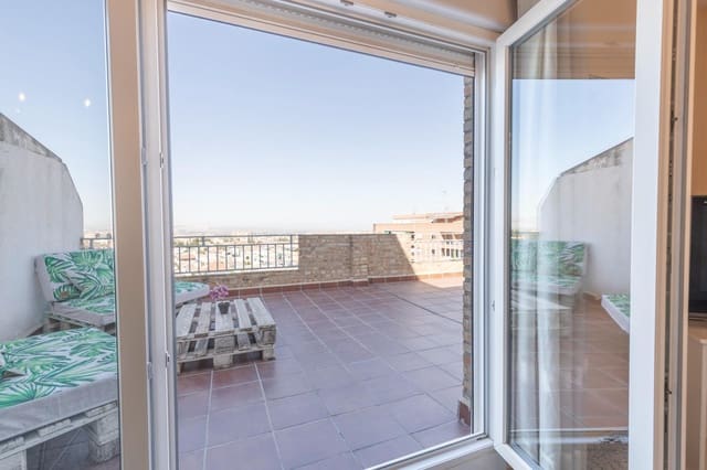 4 slaapkamer Penthouse te huur in San Francisco Javier, Granada stad - € 1.200 (Ref: 9814464)