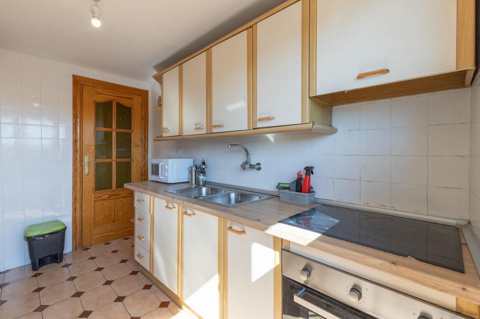 Ático de 4 habitaciones en Granada ciudad en alquiler - 1.200 € (Ref: 9814464)