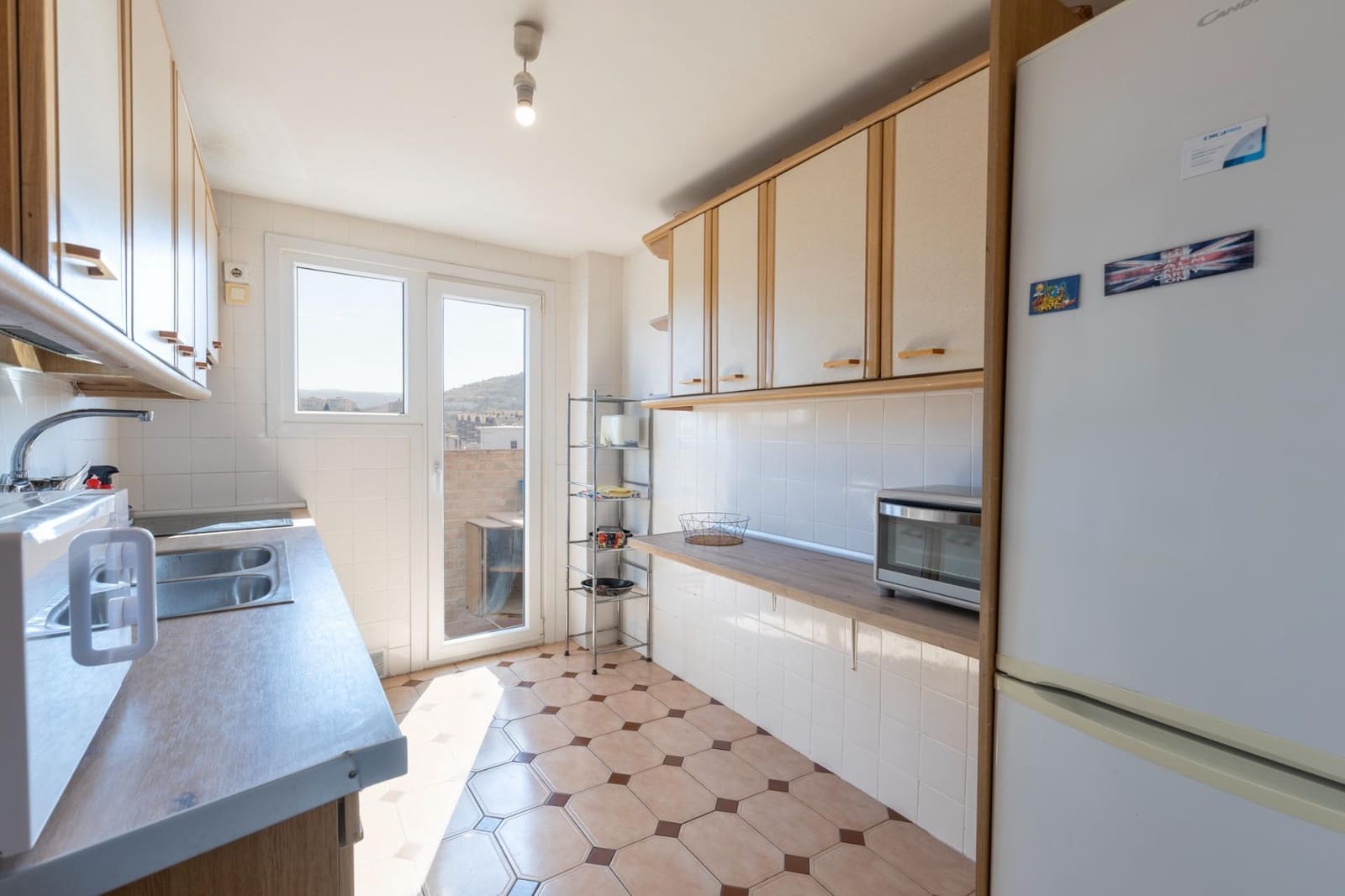 Ático de 4 habitaciones en Granada ciudad en alquiler - 1.200 € (Ref: 9814464)