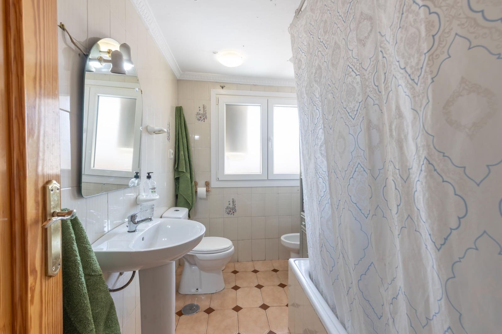 Ático de 4 habitaciones en Granada ciudad en alquiler - 1.200 € (Ref: 9814464)