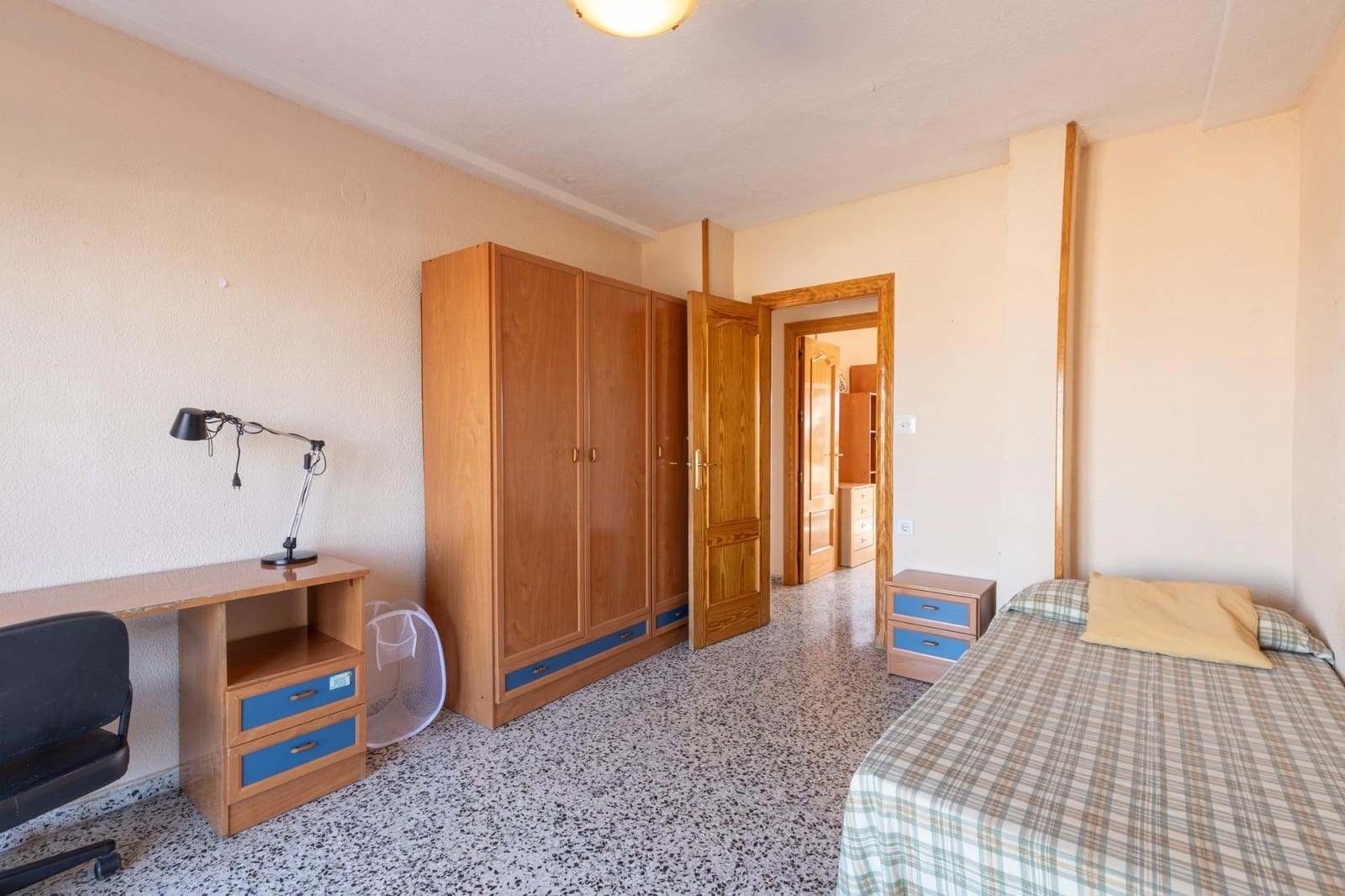 Ático de 4 habitaciones en Granada ciudad en alquiler - 1.200 € (Ref: 9814464)