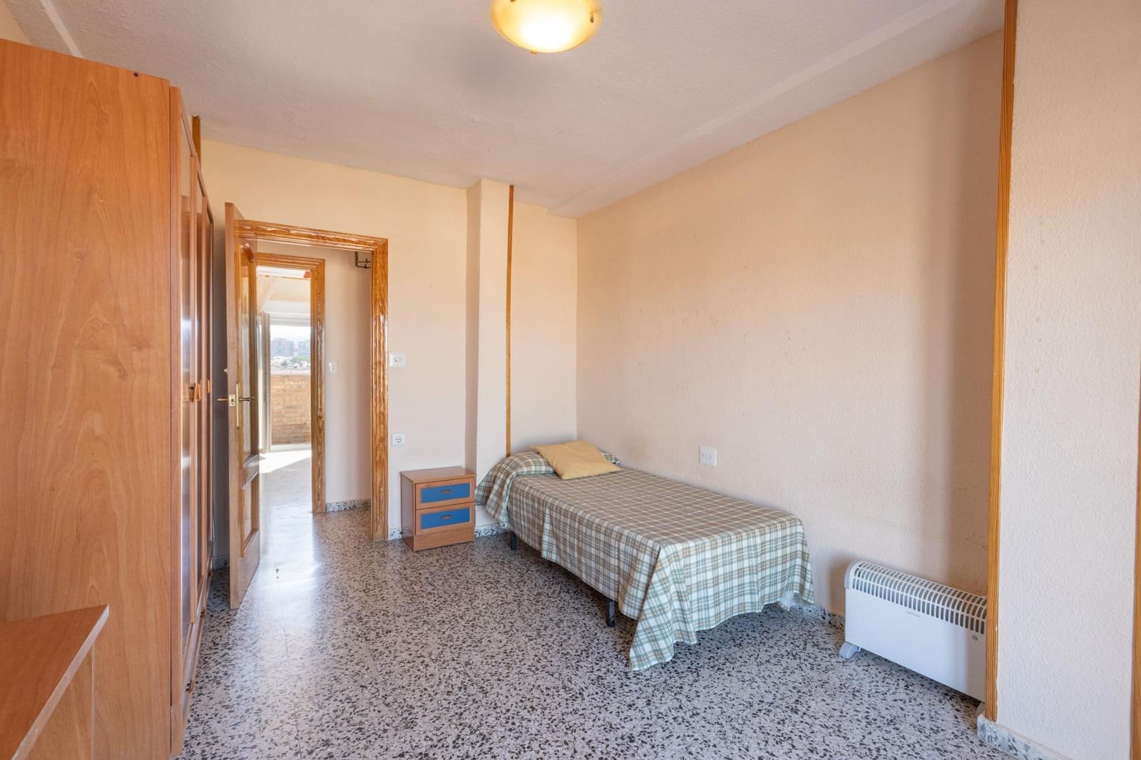 Ático de 4 habitaciones en Granada ciudad en alquiler - 1.200 € (Ref: 9814464)