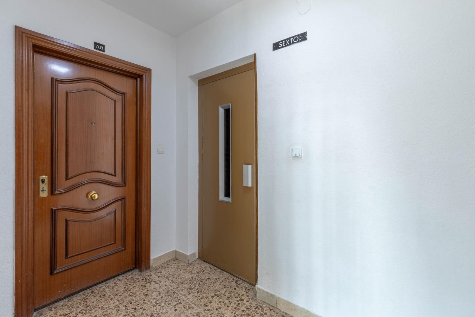 Ático de 4 habitaciones en Granada ciudad en alquiler - 1.200 € (Ref: 9814464)
