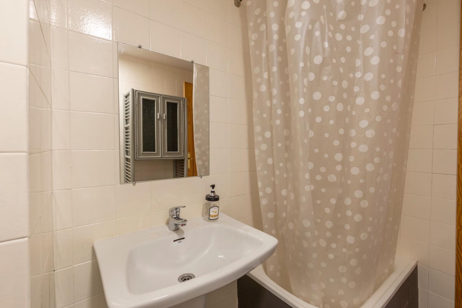 Ático de 4 habitaciones en Granada ciudad en alquiler - 1.200 € (Ref: 9814464)