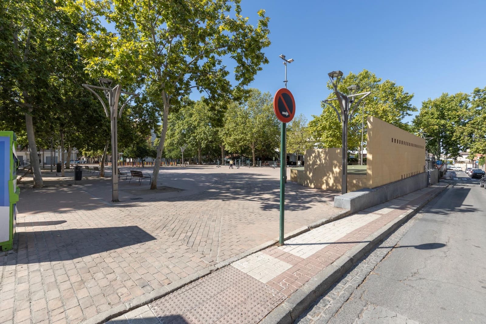 Ático de 4 habitaciones en Granada ciudad en alquiler - 1.200 € (Ref: 9814464)