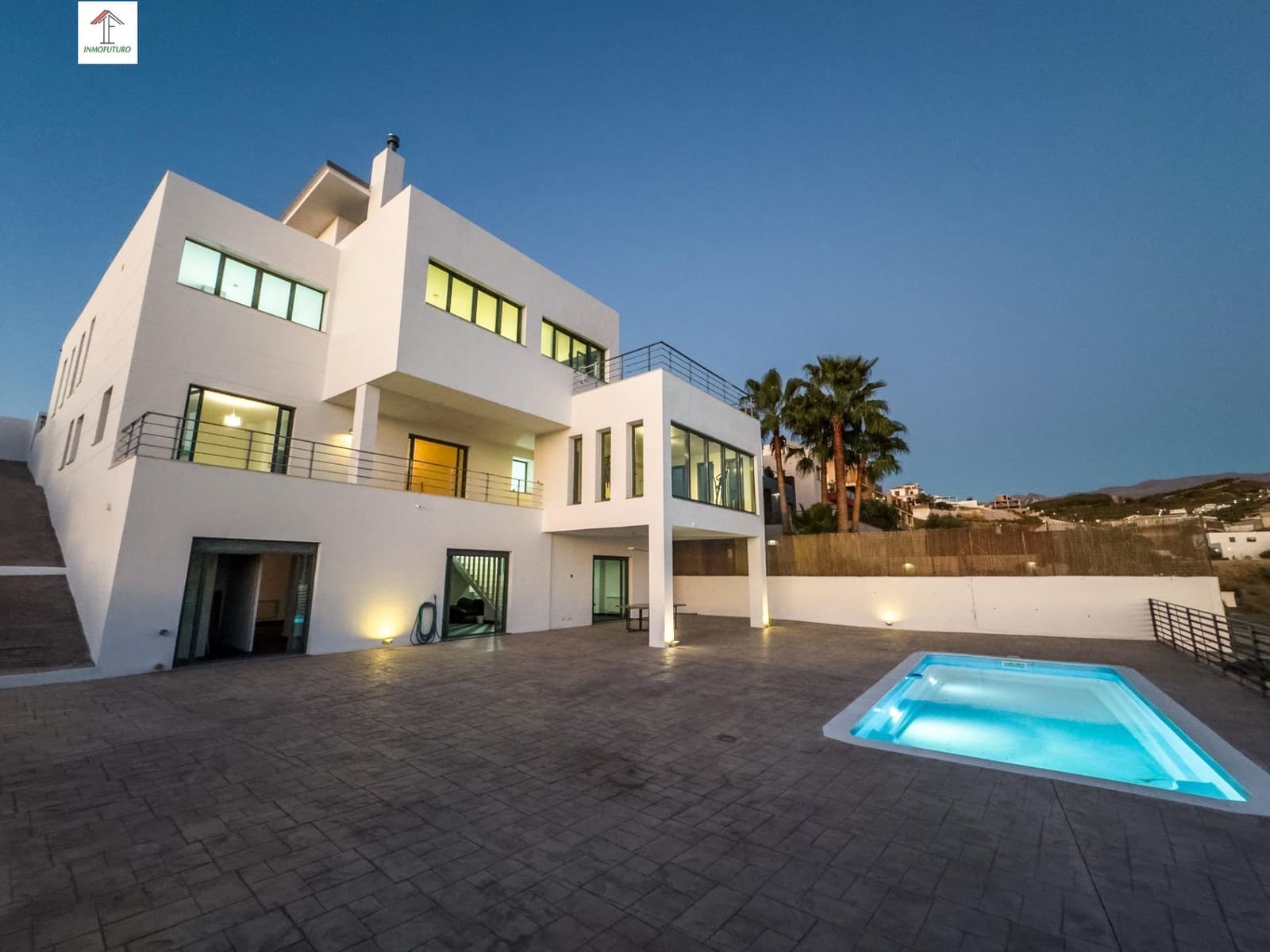 5 bedroom Villa for sale in La Zubia with pool garage - € 799,000 (Ref: 9814466)