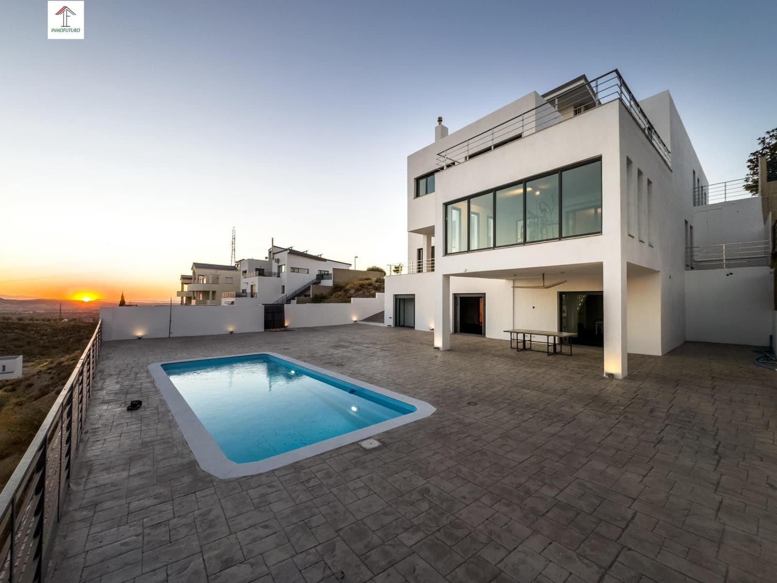 5 bedroom Villa for sale in La Zubia with pool garage - € 799,000 (Ref: 9814466)