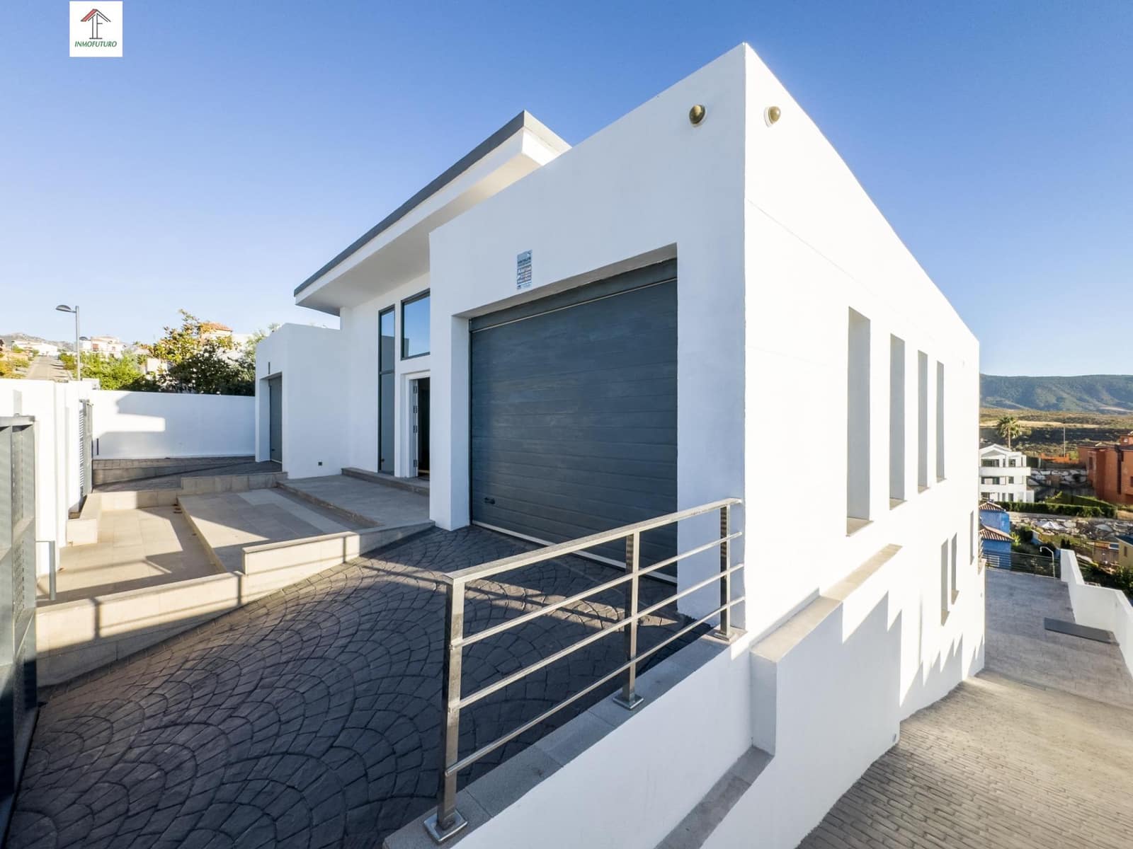 5 bedroom Villa for sale in La Zubia with pool garage - € 799,000 (Ref: 9814466)