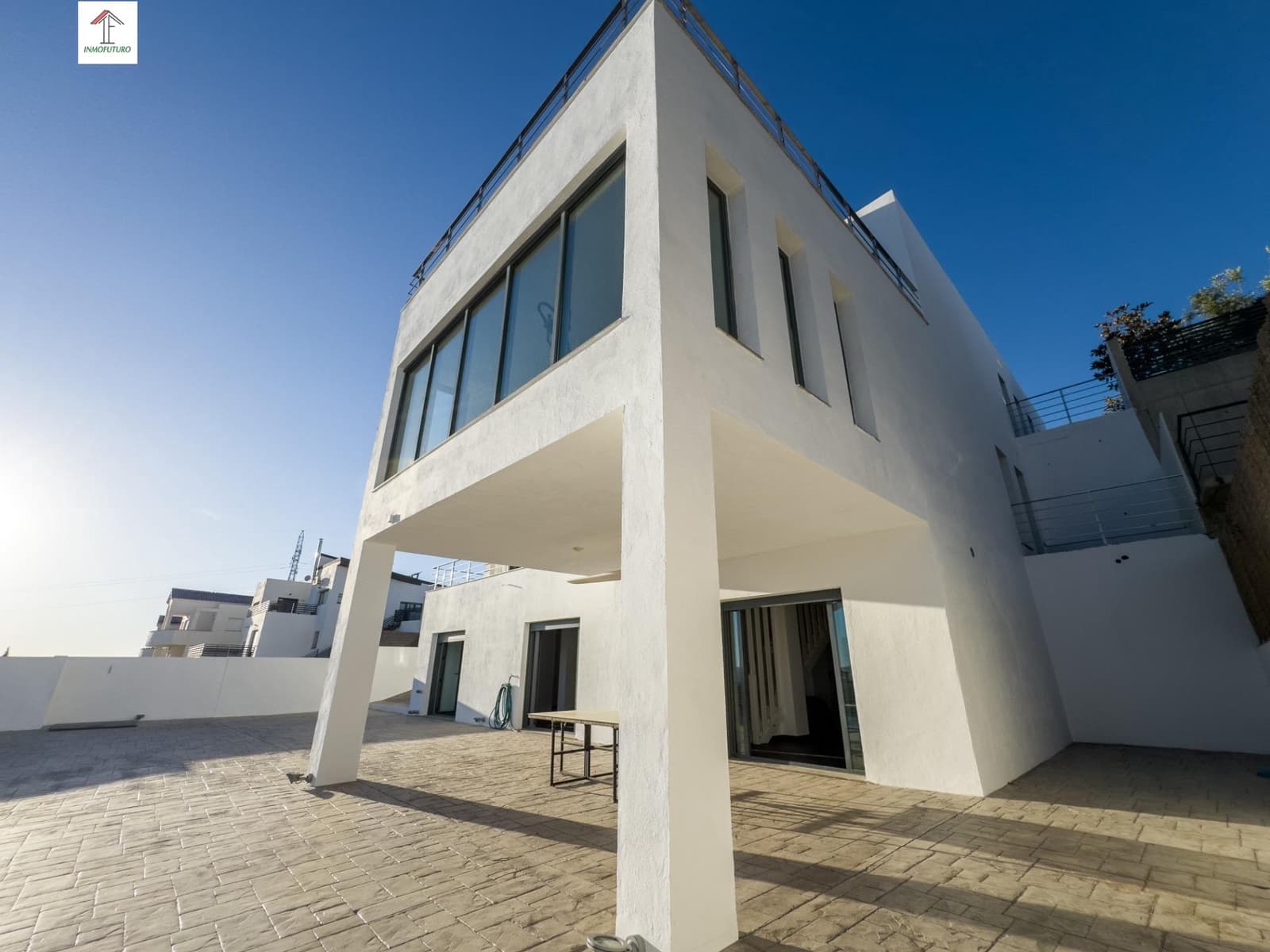 5 bedroom Villa for sale in La Zubia with pool garage - € 799,000 (Ref: 9814466)