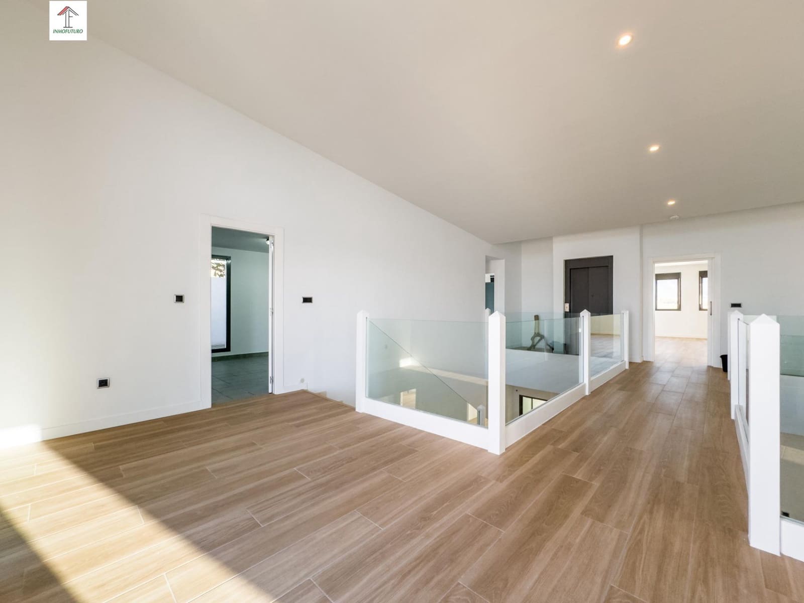 5 bedroom Villa for sale in La Zubia with pool garage - € 799,000 (Ref: 9814466)