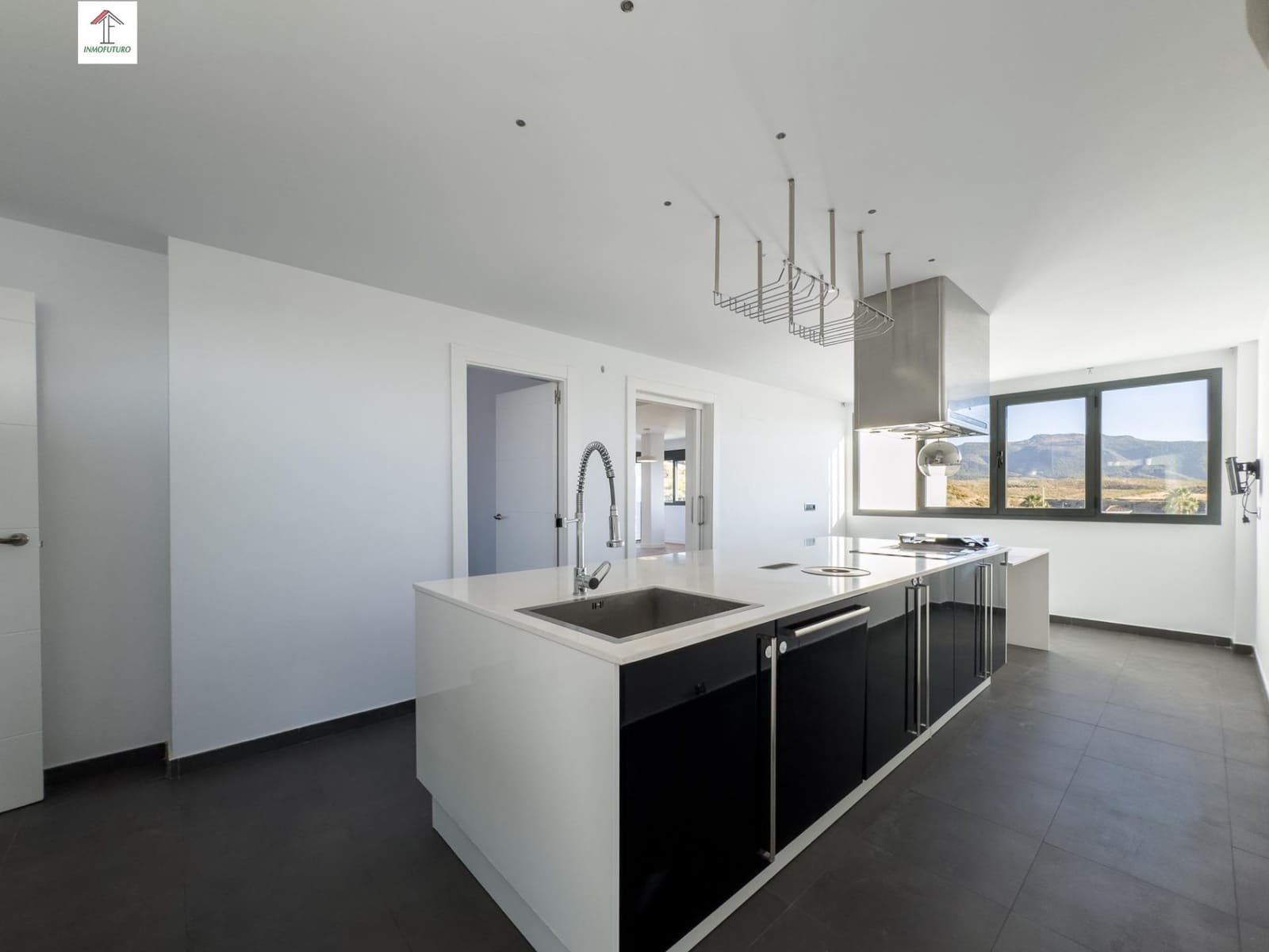 5 bedroom Villa for sale in La Zubia with pool garage - € 799,000 (Ref: 9814466)