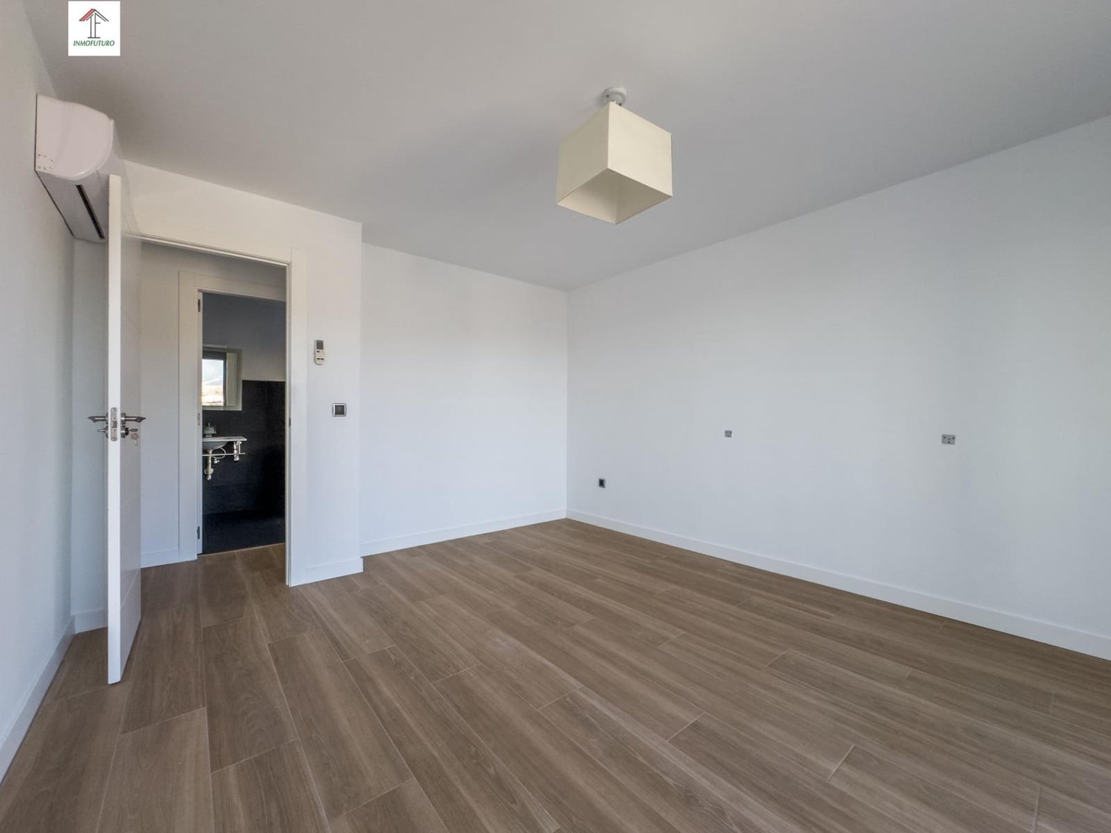5 bedroom Villa for sale in La Zubia with pool garage - € 799,000 (Ref: 9814466)