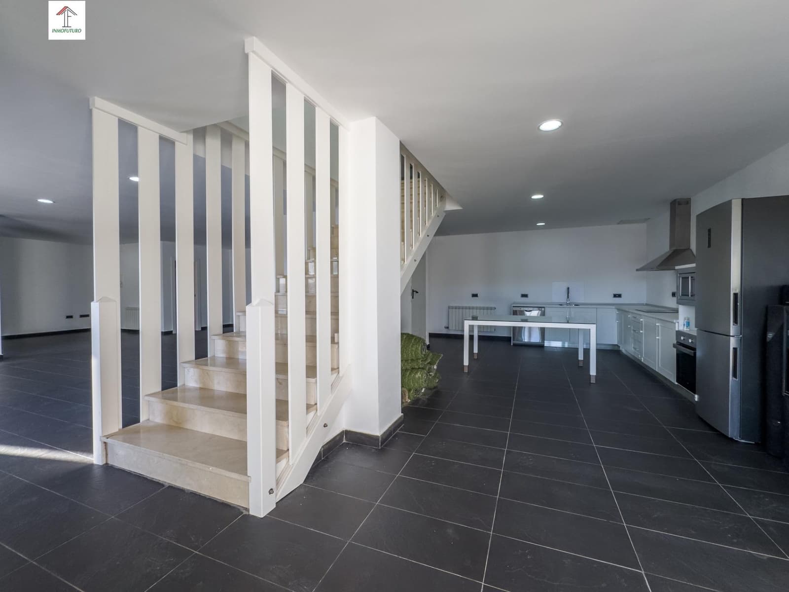 5 bedroom Villa for sale in La Zubia with pool garage - € 799,000 (Ref: 9814466)