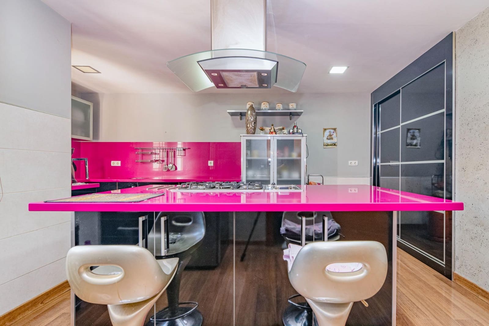 6 bedroom Terraced Villa for sale in Granada city - € 385,000 (Ref: 9814467)