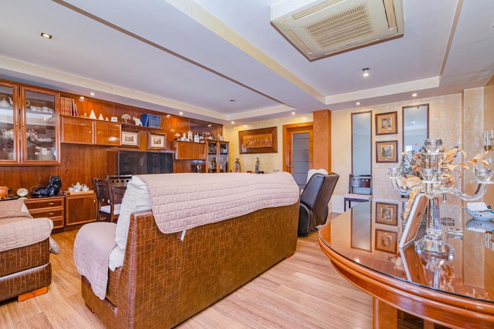 6 bedroom Terraced Villa for sale in Granada city - € 385,000 (Ref: 9814467)