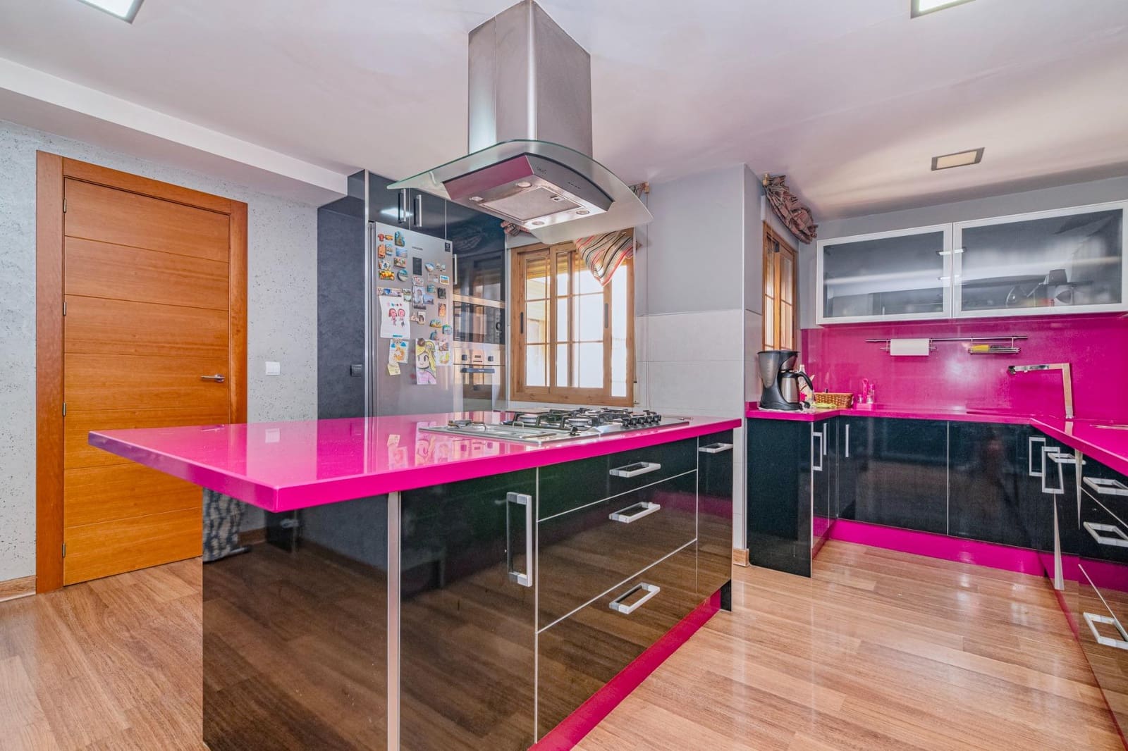 6 bedroom Terraced Villa for sale in Granada city - € 385,000 (Ref: 9814467)