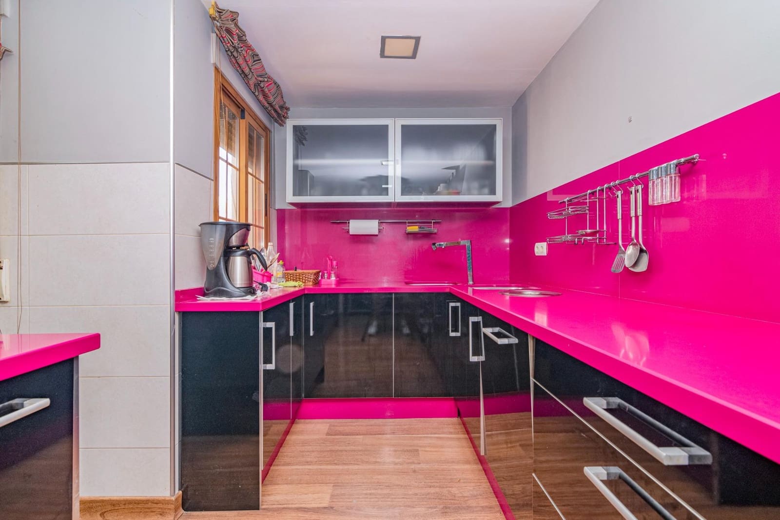 6 bedroom Terraced Villa for sale in Granada city - € 385,000 (Ref: 9814467)