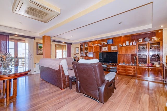 6 bedroom Terraced Villa for sale in Granada city - € 385,000 (Ref: 9814467)