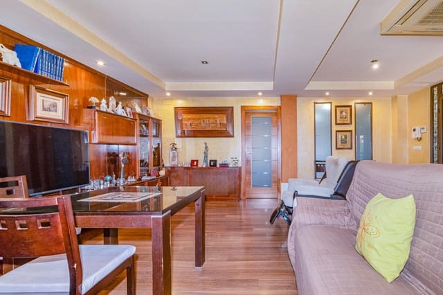 6 bedroom Terraced Villa for sale in Granada city - € 385,000 (Ref: 9814467)
