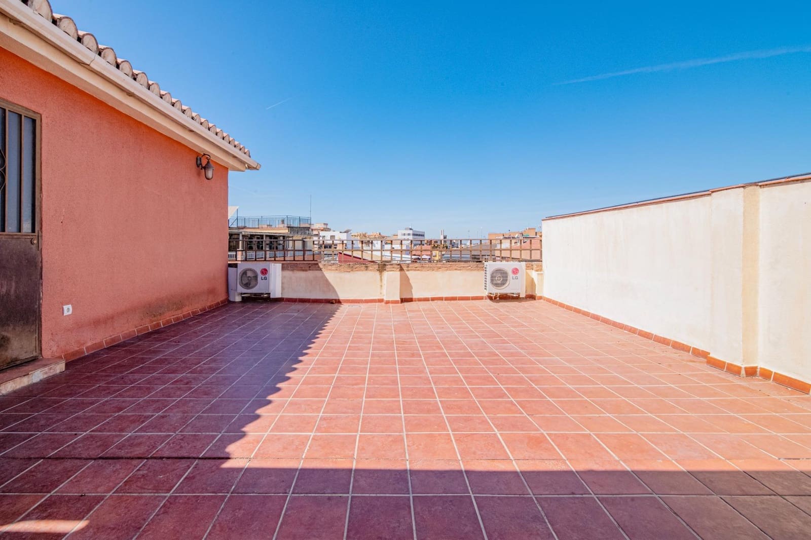 6 bedroom Terraced Villa for sale in Granada city - € 385,000 (Ref: 9814467)