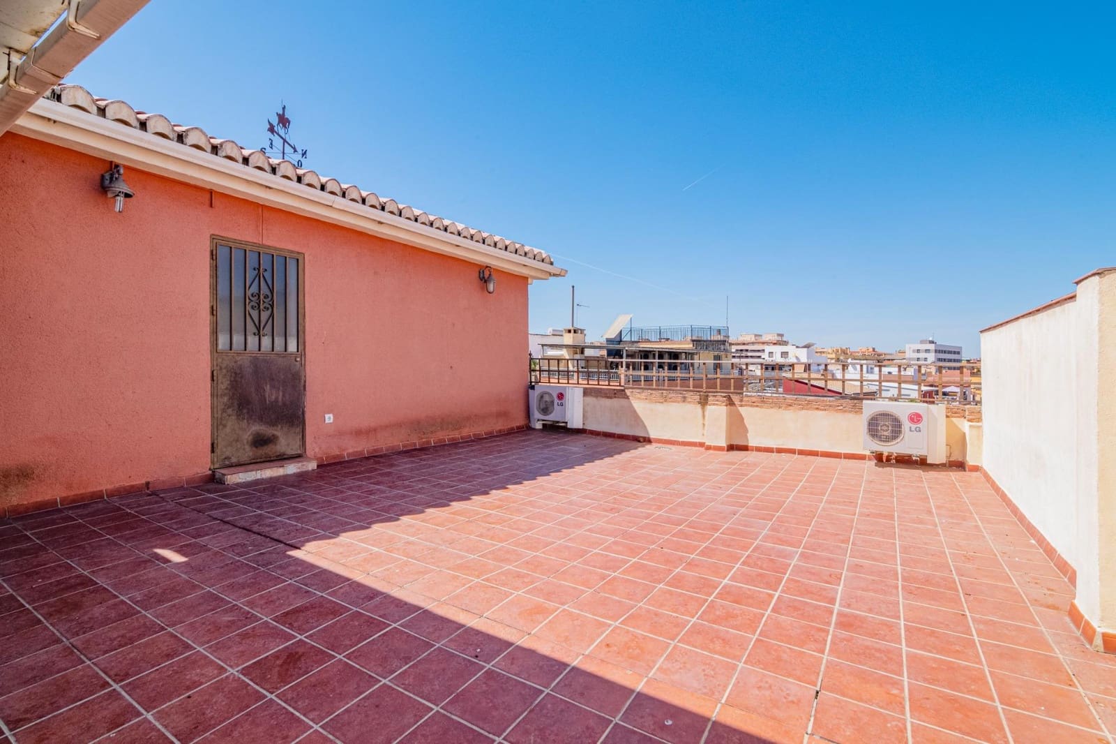 6 bedroom Terraced Villa for sale in Granada city - € 385,000 (Ref: 9814467)