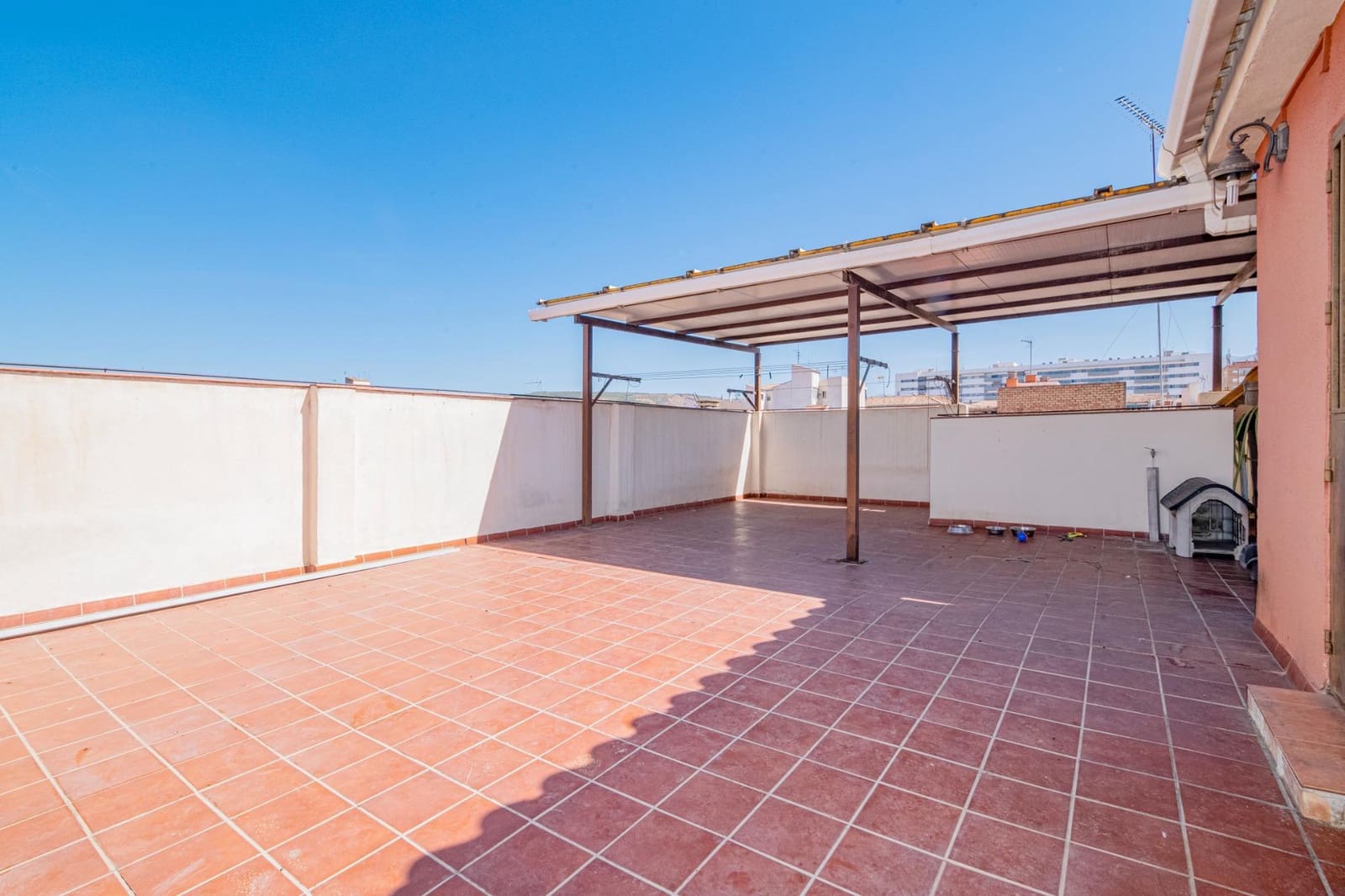 6 bedroom Terraced Villa for sale in Granada city - € 385,000 (Ref: 9814467)