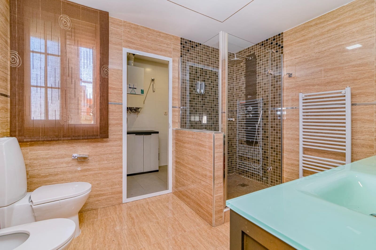 6 bedroom Terraced Villa for sale in Granada city - € 385,000 (Ref: 9814467)