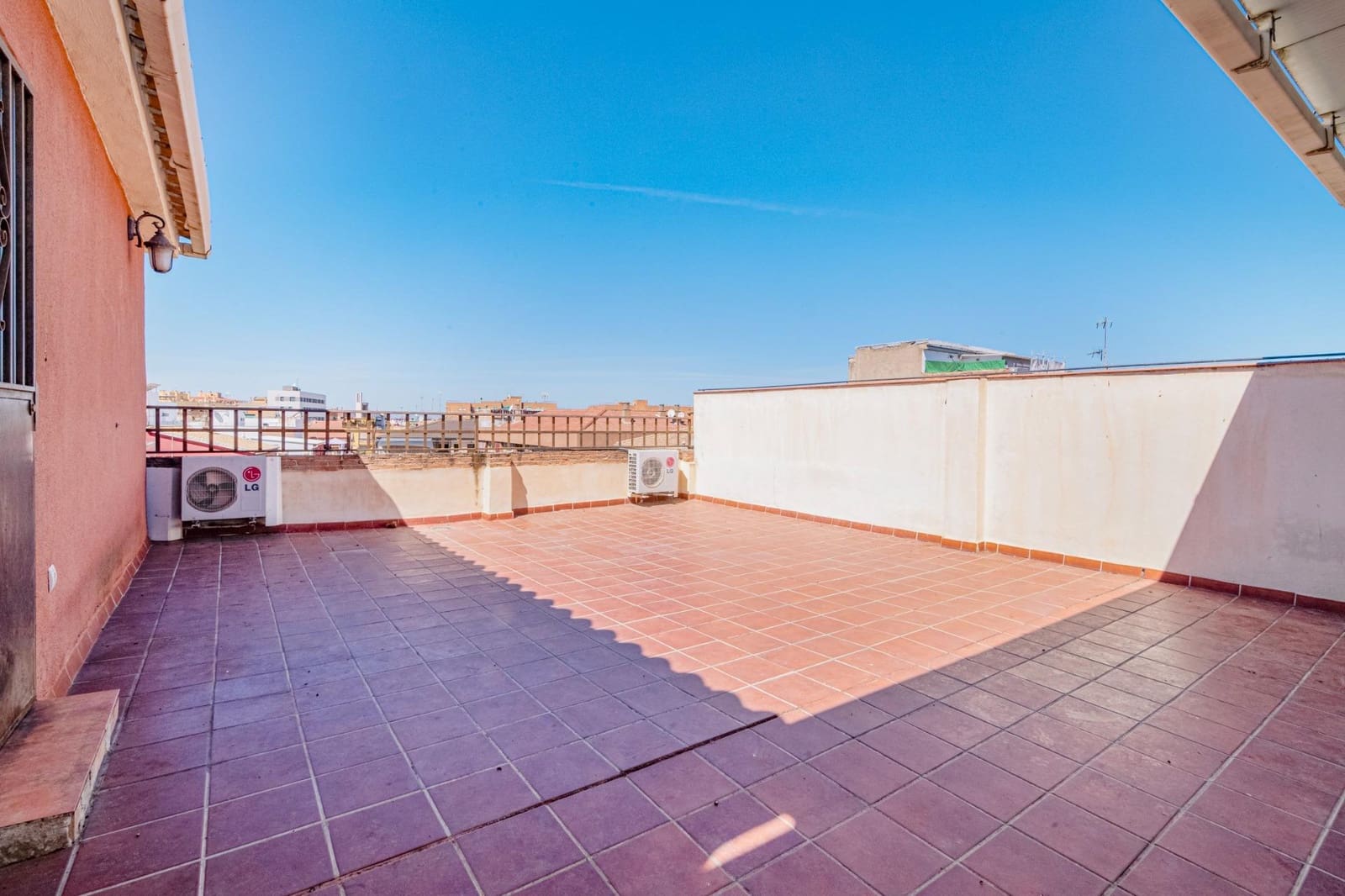 6 bedroom Terraced Villa for sale in Granada city - € 385,000 (Ref: 9814467)
