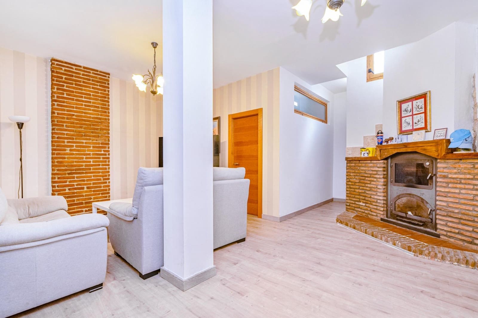 6 bedroom Terraced Villa for sale in Granada city - € 385,000 (Ref: 9814467)
